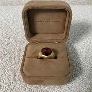 David Yurman Mens Faceted Signet Ring 18K Yellow Gold with Garnet 17.3 mm size 9